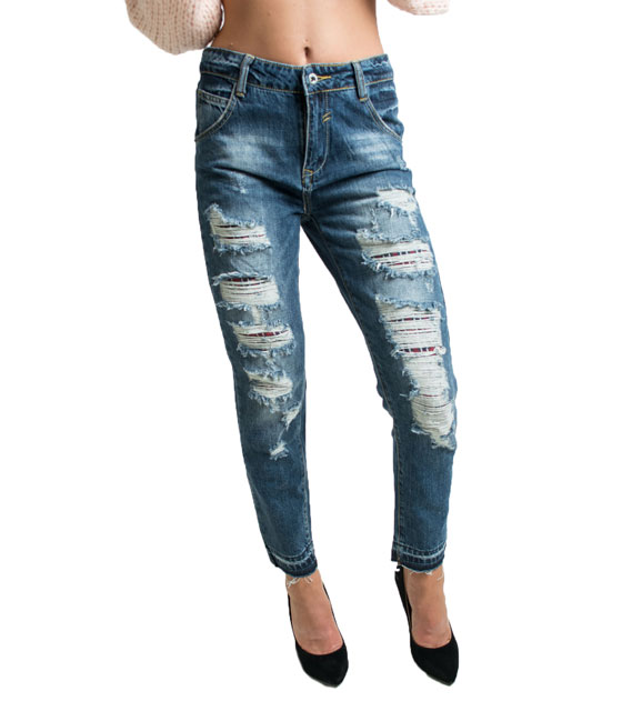 Jeans με σκισίματα και καρό λεπτομέρειες
