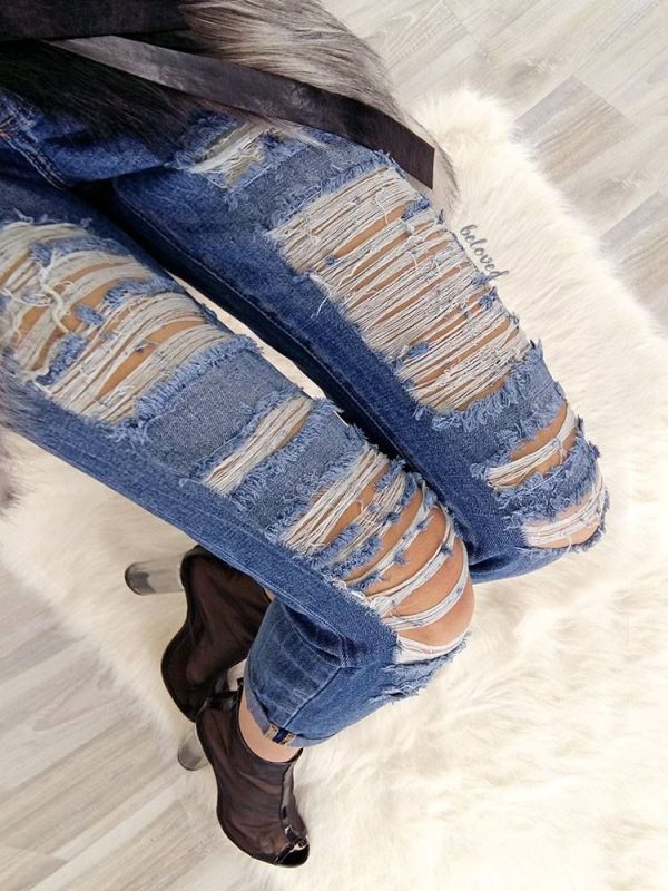 RIPPED BOYFRIEND JEANS