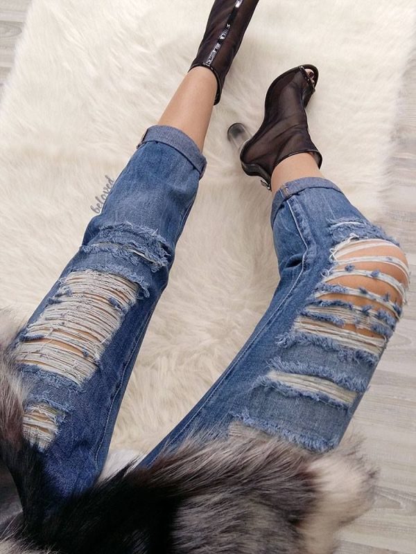 RIPPED BOYFRIEND JEANS