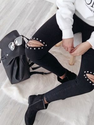 BLACK KNEE STUDS RIPPED JEANS