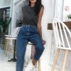 Γυναικείο μπλε τζιν Mom Fit με τσέπες HMU6758