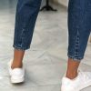 Γυναικείο μπλε τζιν Mom Fit με τσέπες 4