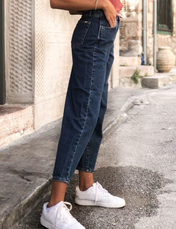 Γυναικείο μπλε τζιν Mom Fit με τσέπες