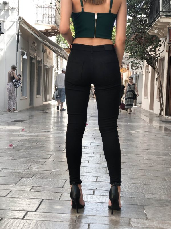 Γυναικείο μαύρο ψηλόμεσο τζιν σωλήνας με ξέφτια
