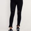 Γυναικείο μαύρο τζιν παντελόνι σωλήνας με ξέφτια DM6217