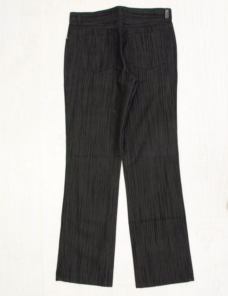 Ανδρικό μαύρο υφασμάτινο παντελόνι με λεπτή ρίγα 1