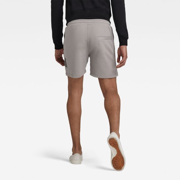 g-star-raw-stitch-panel-sweat-shorts-grey-model-back Ανδρική βερμούδα G-Star RAW Stitch Panel Sweat Shorts | Αυθεντικό