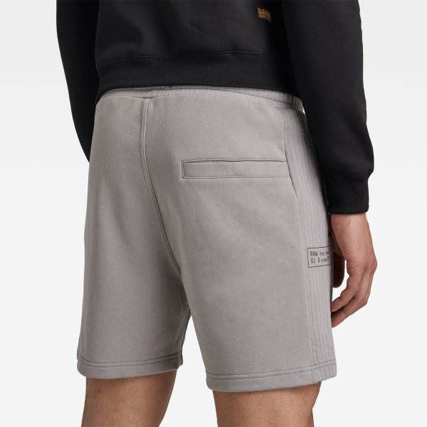 g-star-raw-stitch-panel-sweat-shorts-grey-model-back-zoom Ανδρική βερμούδα G-Star RAW Stitch Panel Sweat Shorts | Αυθεντικό