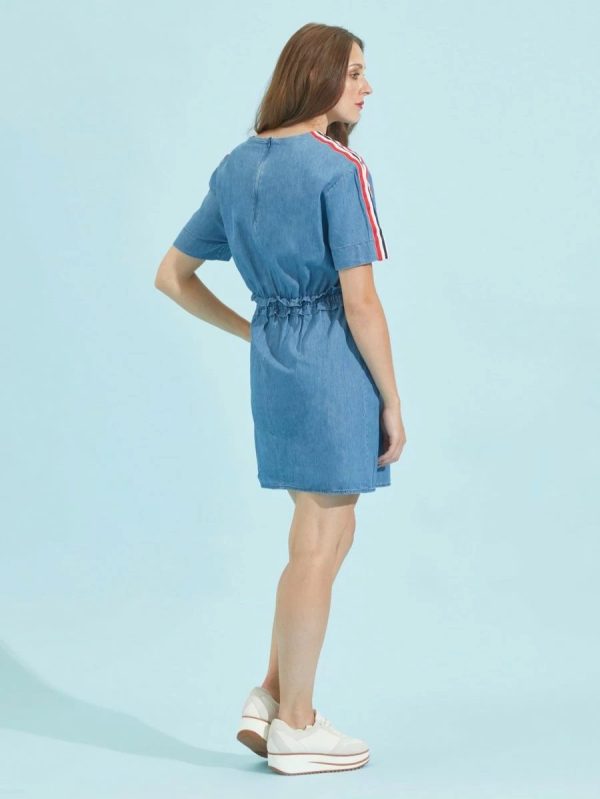 1531878613167344538_thumbnail_900x1199 Όμορφο κοντό φόρεμα τζιν με ρίγες στα μανίκια