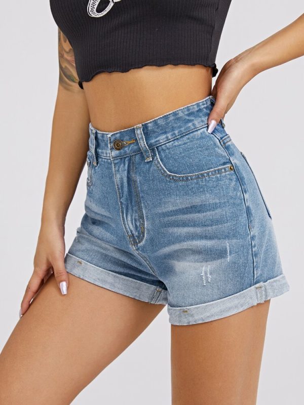 Κοντό τζιν σορτσάκι ελαφρώς ξεβαμμένο