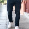 Ανδρικό σκούρο μπλε τζιν παντελόνι με ξέβαμμα