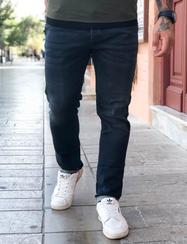 Ανδρικό σκούρο μπλε τζιν παντελόνι με ξέβαμμα