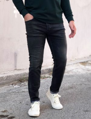 Ανδρικό μαύρο τζιν παντελόνι με ξεβάμματα