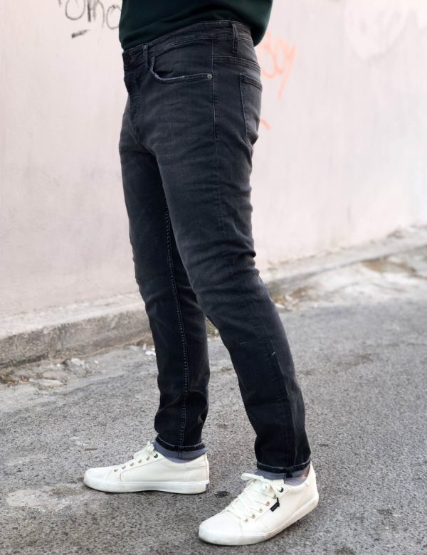 Ανδρικό μαύρο τζιν παντελόνι με ξεβάμματα