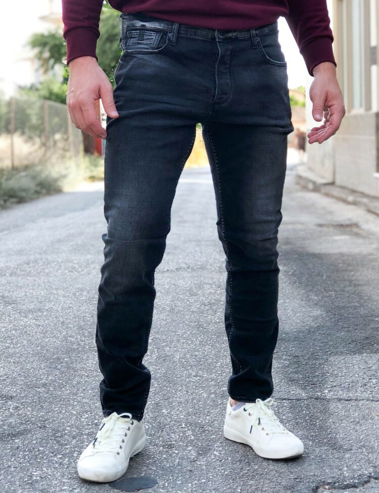 Ανδρικό μαύρο τζιν παντελόνι με ξεβάμματα