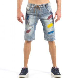 Ανδρική γαλάζια τζιν βερμούδα και χρωματιστές λεπτομέρειες Ανδρική γαλάζια τζιν βερμούδα και χρωματιστές λεπτομέρειες