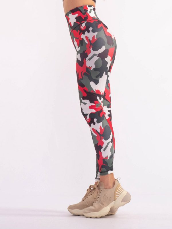 Army Multicolor Ψηλόμεσο pushup κολάν σύσφιξης με συνδυασμό χρωμάτων Διαθέτει: Εξαιρετικά εφαρμοστή γραμμή Ελαστική φαρδιά μέση Σατινέ τελείωμα Σύνθεση 88% Polyester, 12% Elastane Το μοντέλο φοράει S *Το προϊόν έχει στενή γραμμή.
