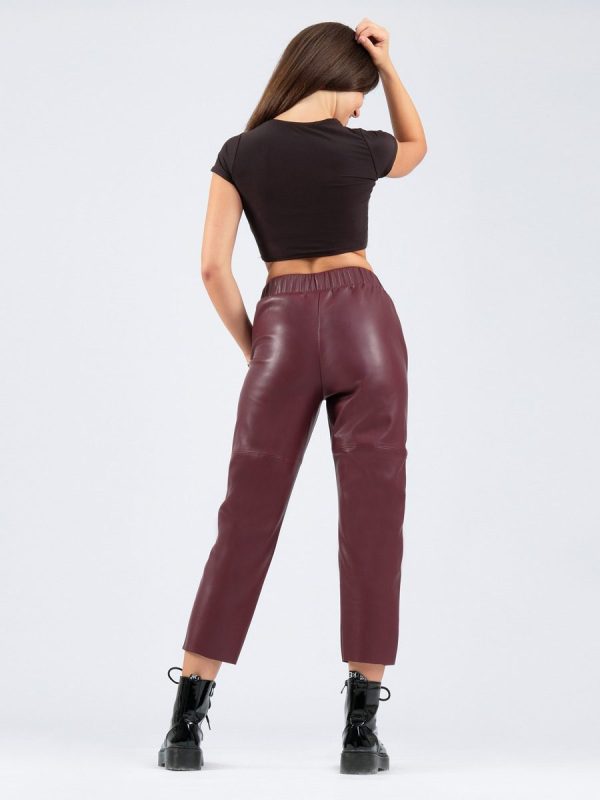 Aubrey Μπορντό Ελαστικό παντελόνι από εξαιρετικής ποιότητας δερματίνη με τσέπες και λάστιχο στην μέση.