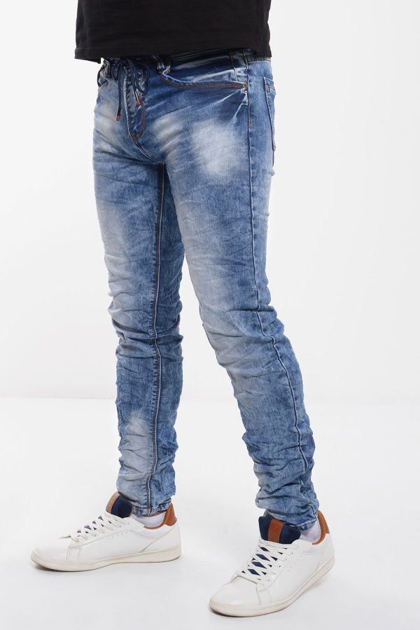 Τζιν παντελόνι σε ίσια γραμμή, τσαλακωμένη όψη και κορδόνι που δένει στη μέση