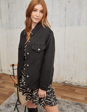 Boxy τζιν jacket με επένδυση sherpa - Μαύρο