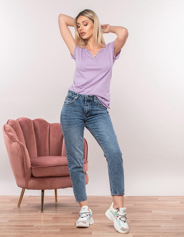 Mom-fit τζιν σε ξεθωριασμένο denim