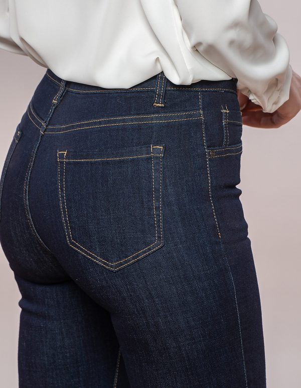 Τζιν καμπάνα σε σκούρο denim